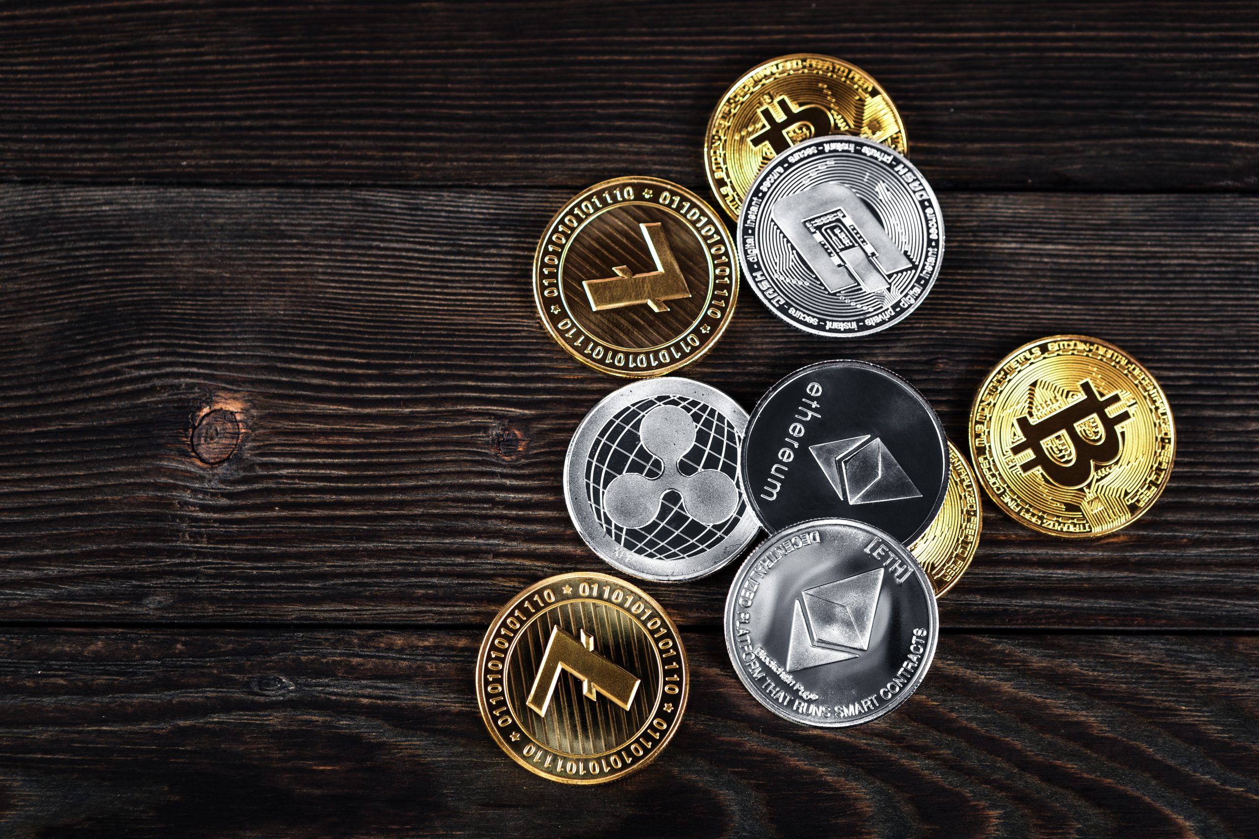 بیت کوین به همراه الت کوین ها مانند ریپل و لایت کوین و اتریوم و ..